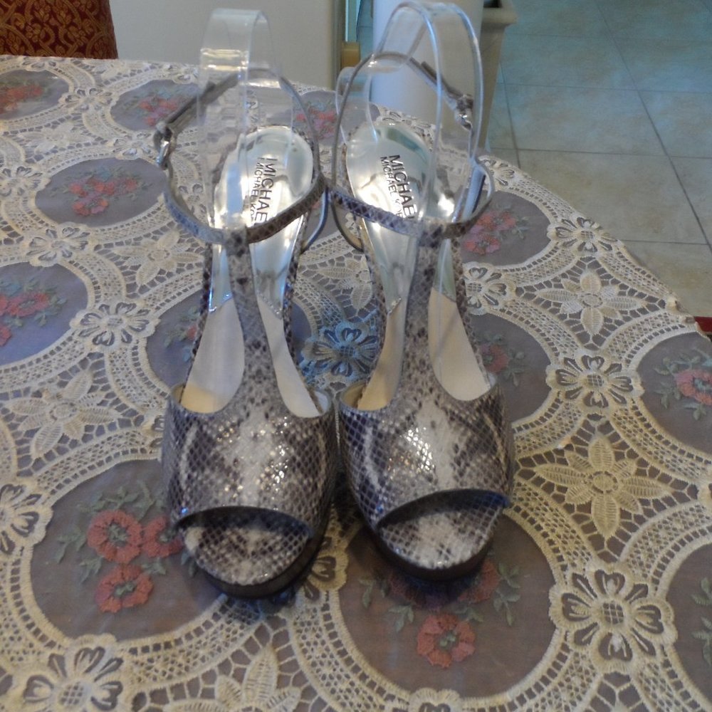 New Michael Kors Gray Python Embosed Leather T-St… - image 5